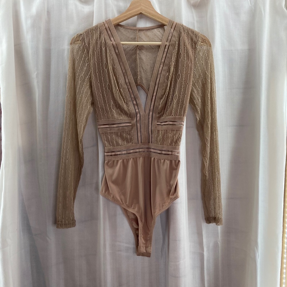 Lulus Tan Lace Sheer Sleeve‎ Plunging V Neck Bodysuit Size S Balletcore Romantic